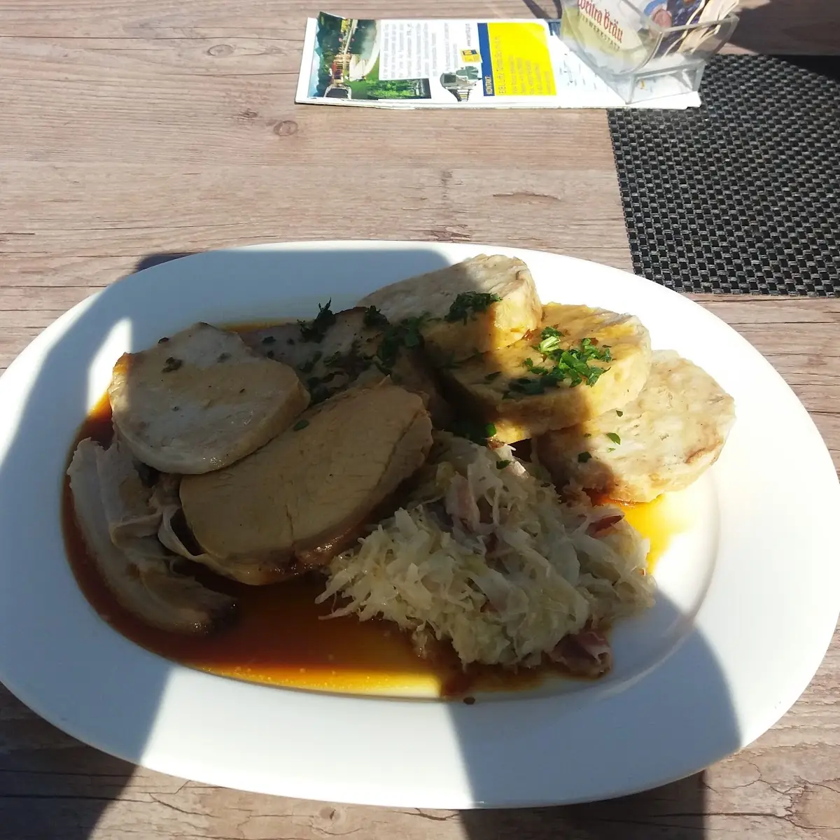 Schweinebraten Mit Sauerkraut Und Semmelknödel
