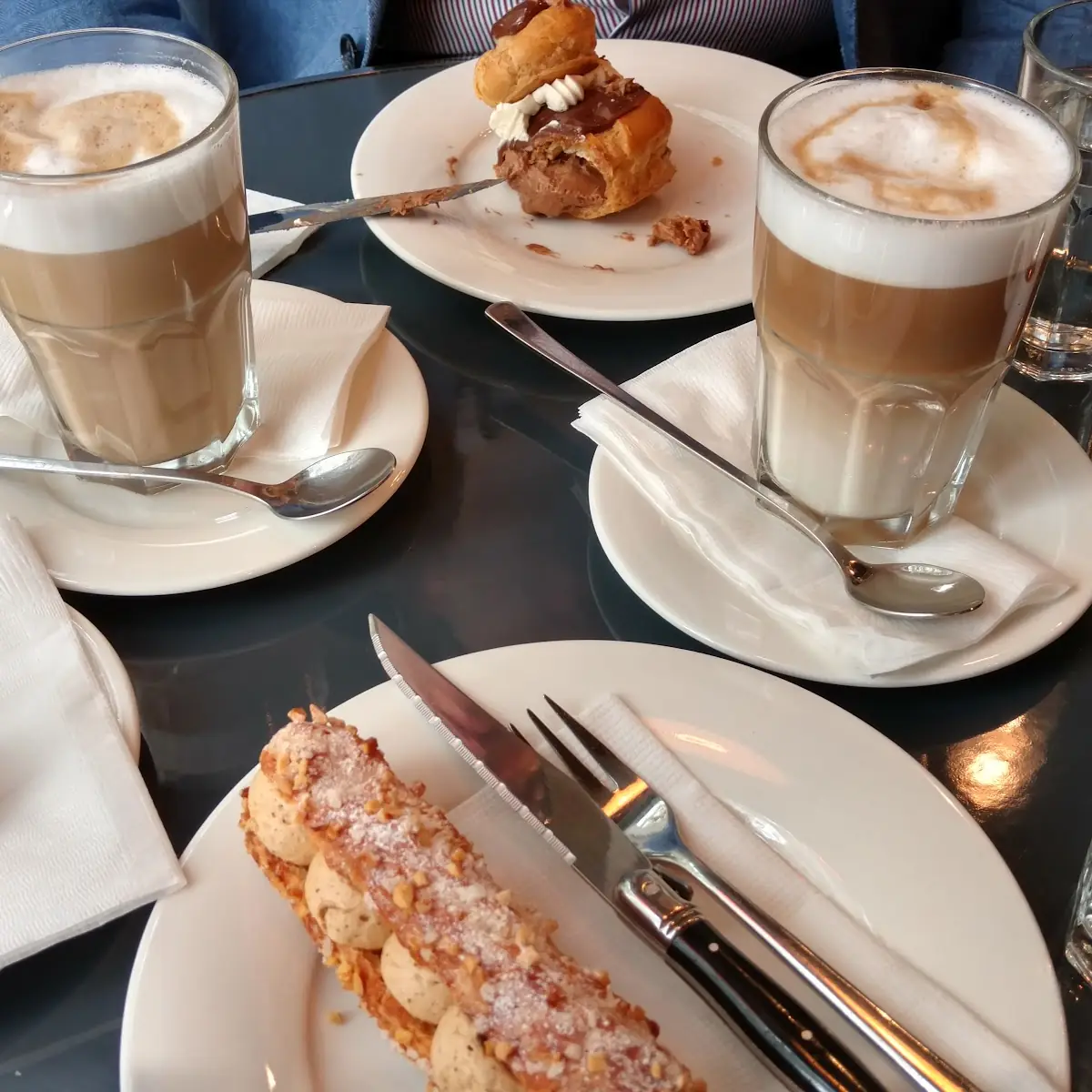 Café Au Lait & Éclair