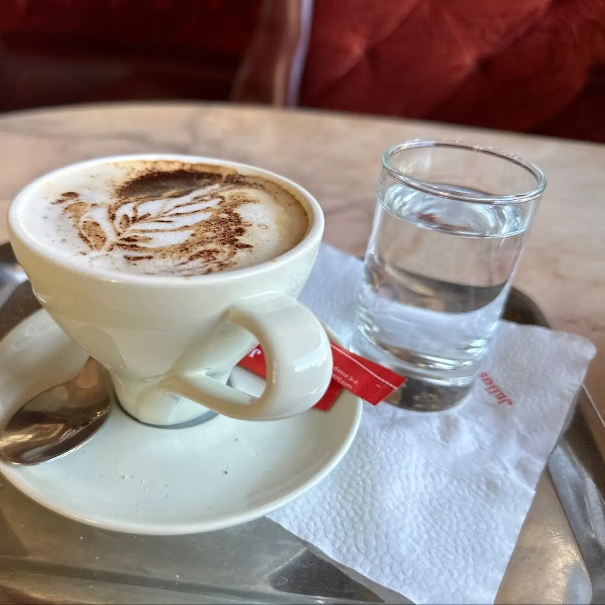 Capuchino Y Tarta Sacher