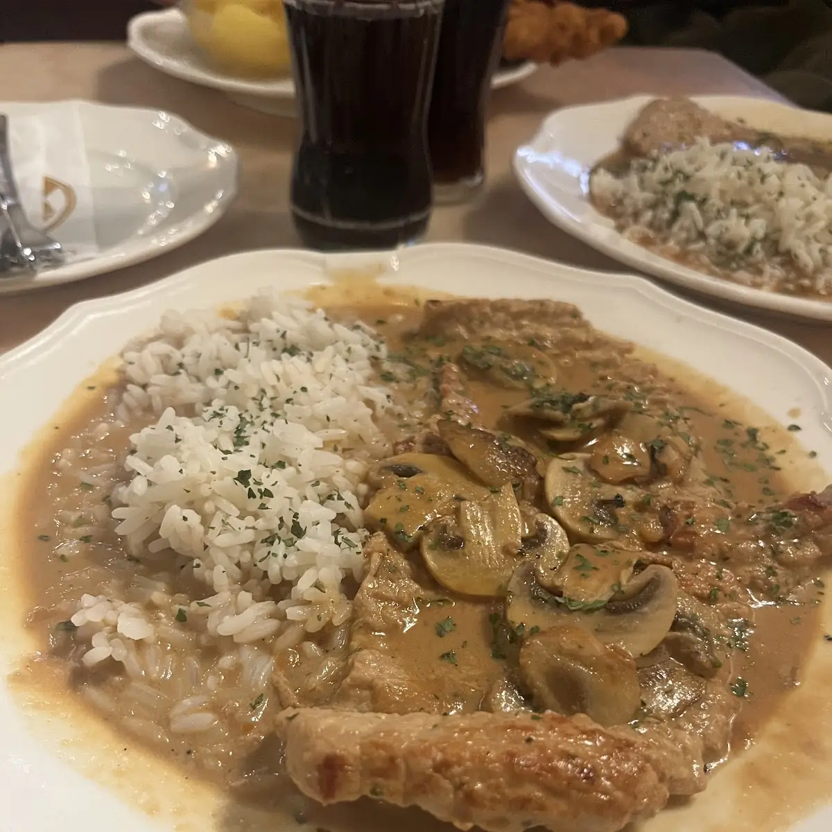 Wiener Schnitzel Schwein Con Champiñones Y Arroz