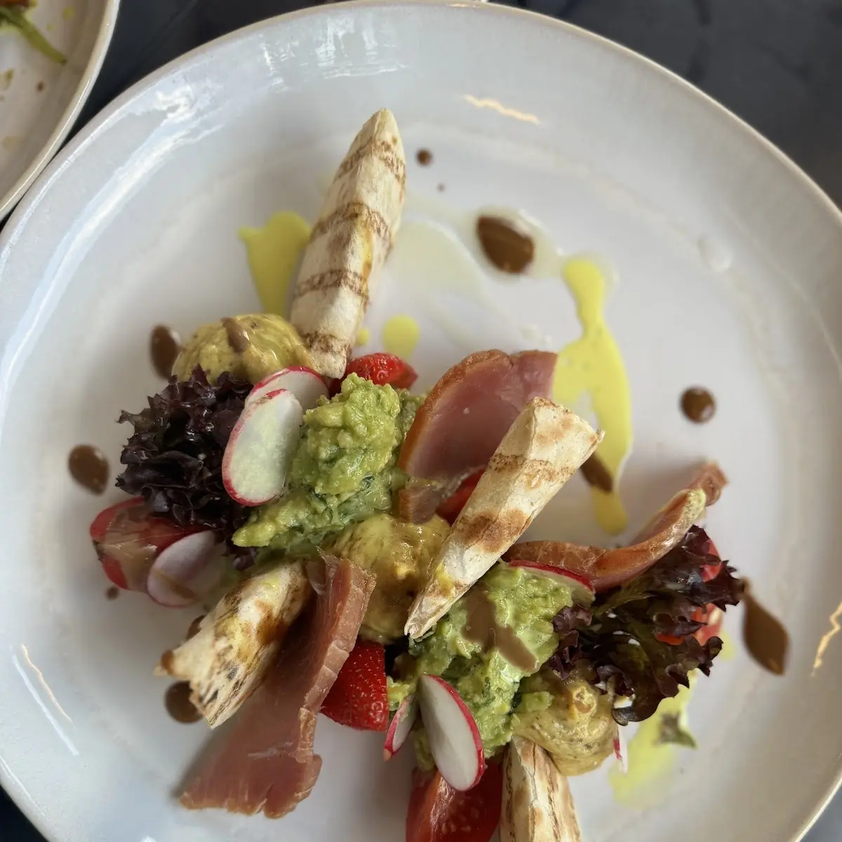 Thunfisch Mit Dattelcreme Und Avocadocreme