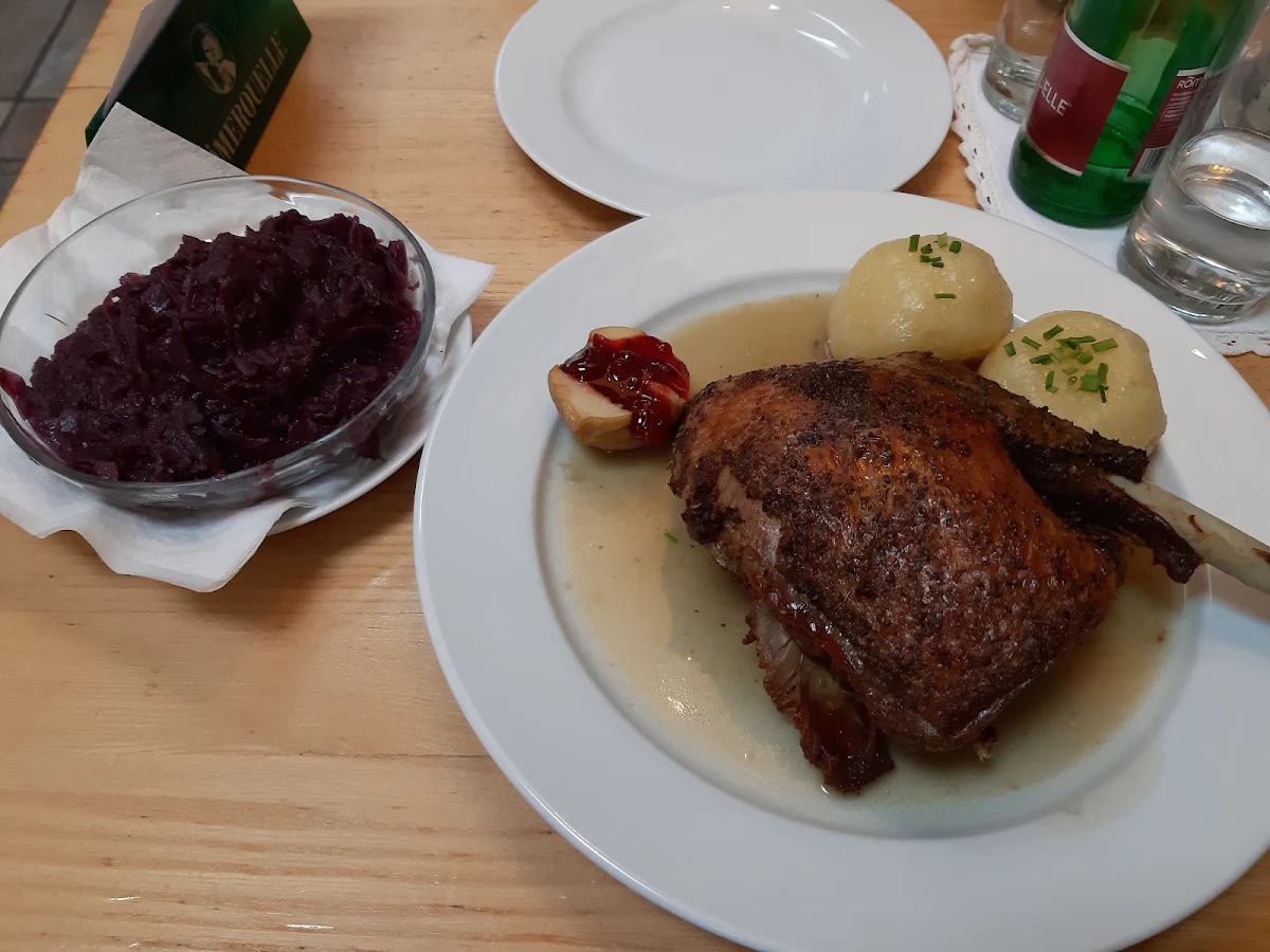 Gansl Mit Rotkraut Und Kartoffelknödel
