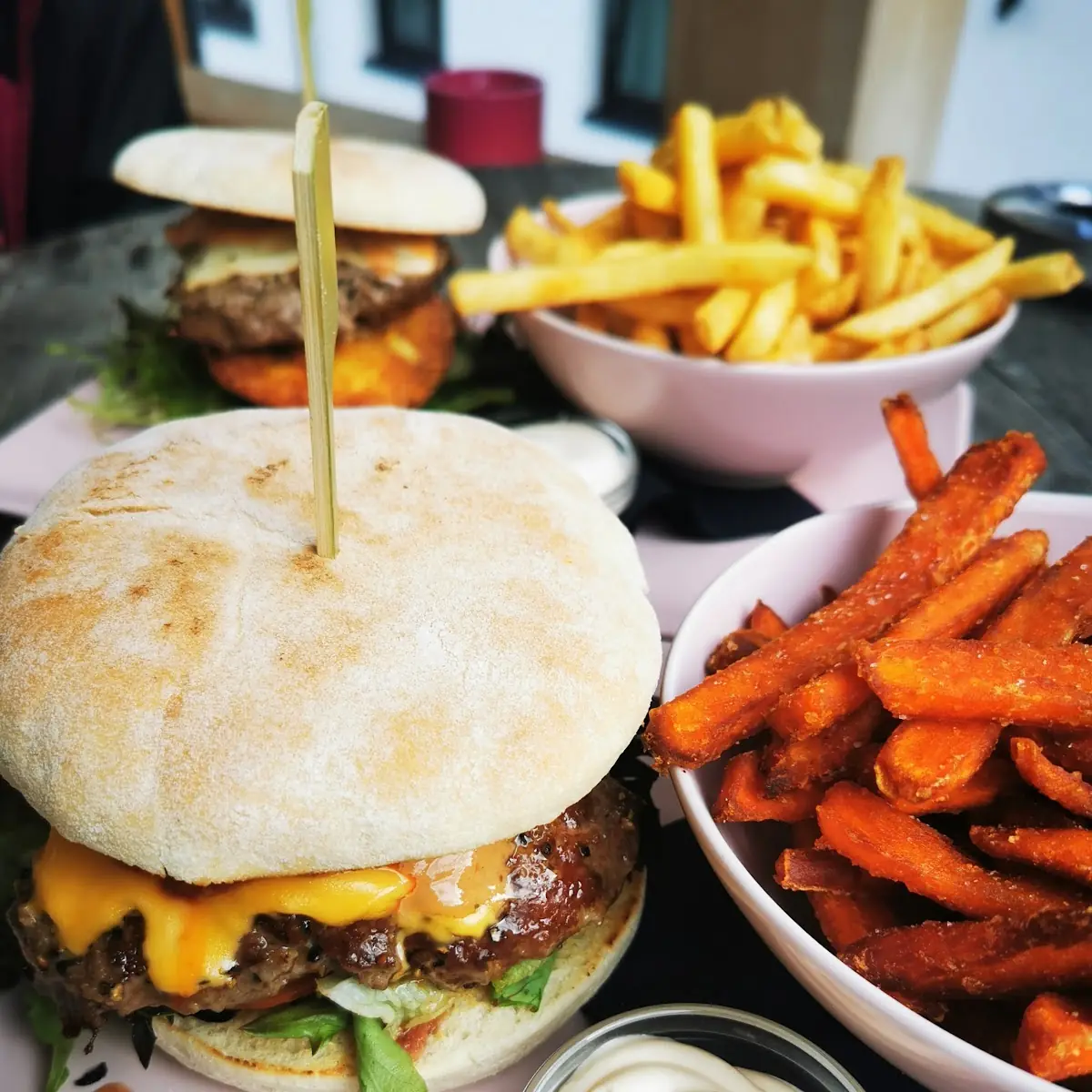 Cheeseburger Mit Süßkartoffelpommes