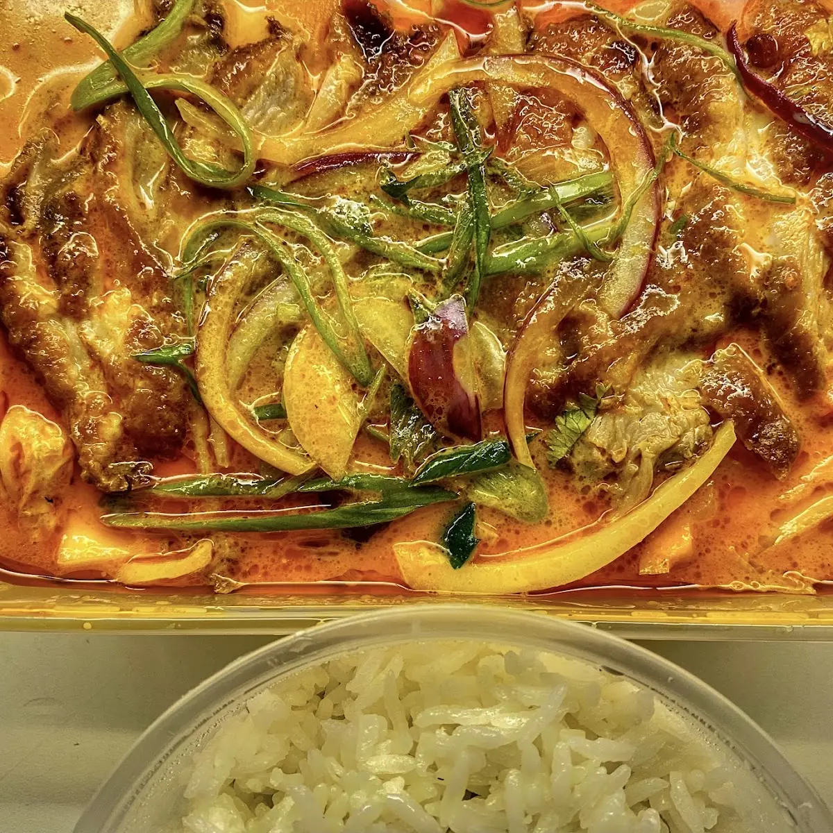 Gelbes Entencurry