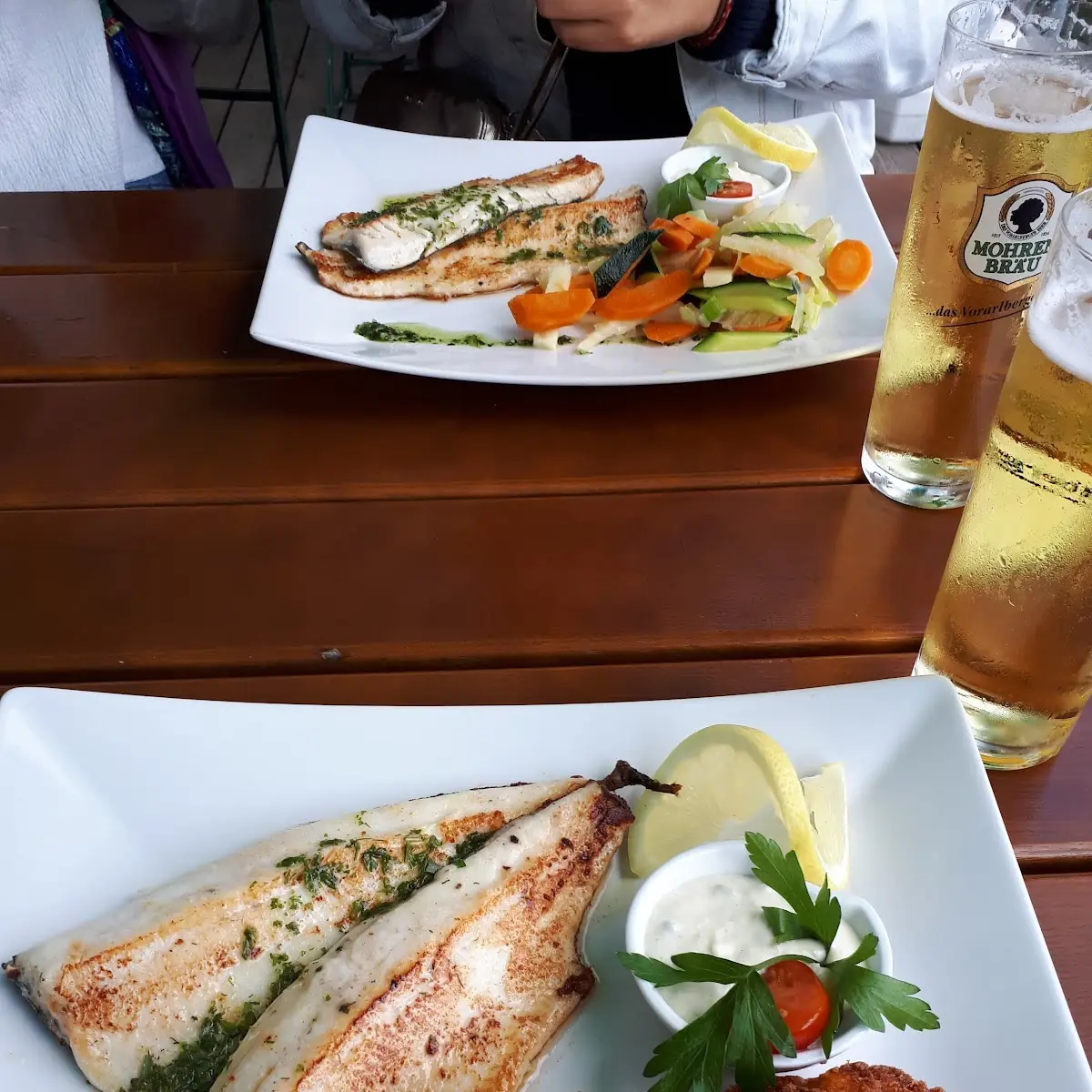 Gegrillte Forrelenfilet Mit Petersilien Kartoffeln