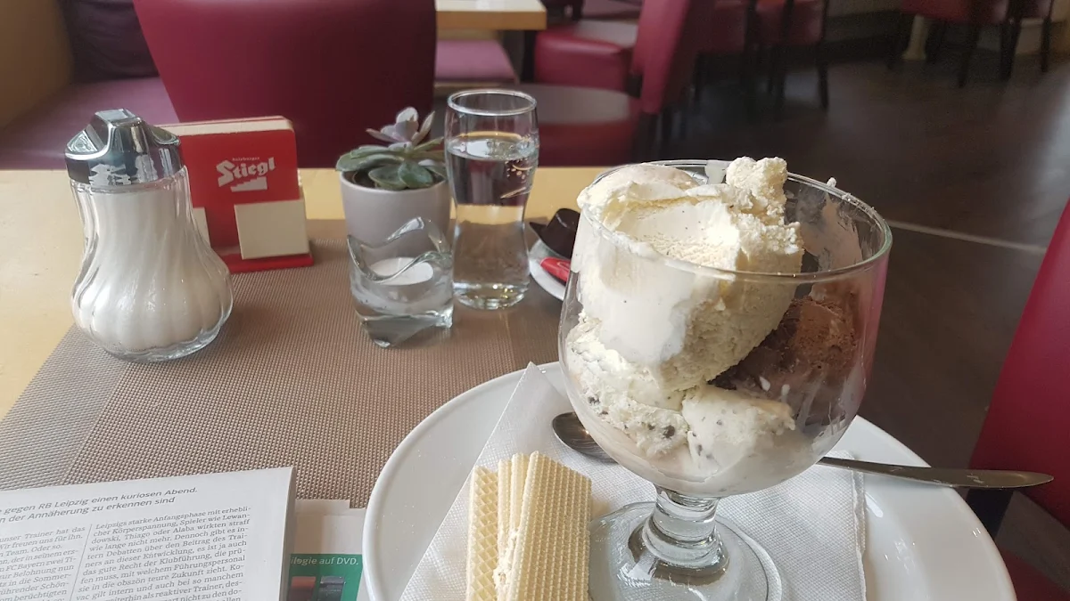Das Ist Mein Lieblingsnachmittagsnack Doppelter Espresso Und Ein Großes Eis