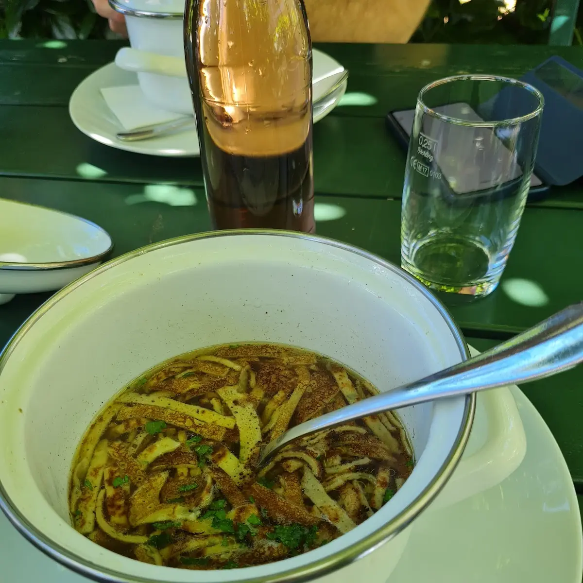 Rindsuppe Mit Köstlichen Ftitatten