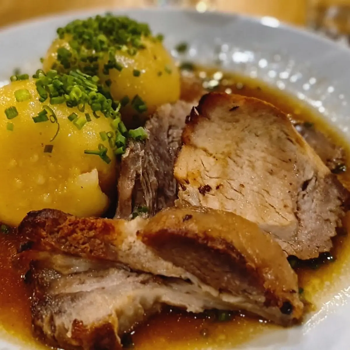 Schweinzbraten Mit Knödel Und Krautsalat