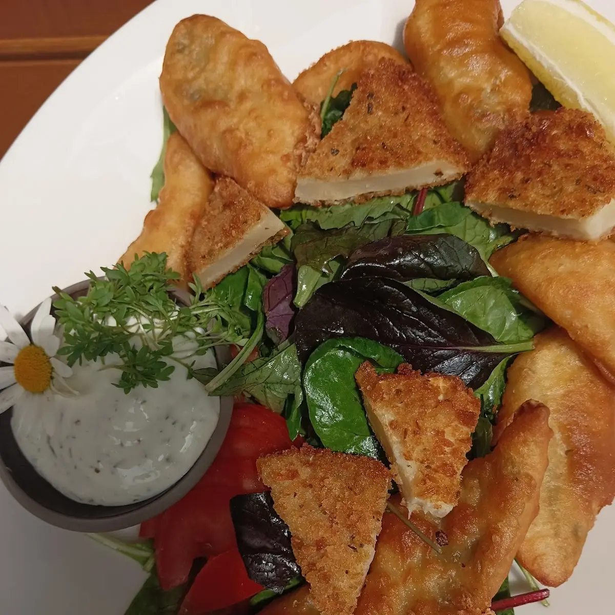 Salat Mit Fischknusperli
