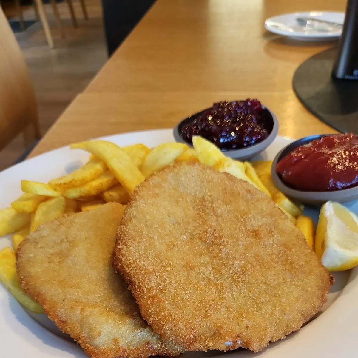 Schnitzel Mit Pommes