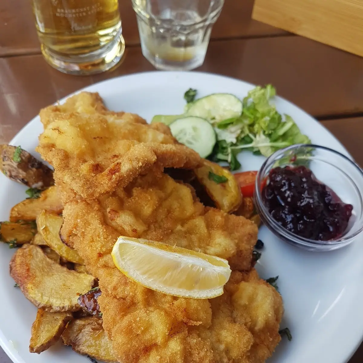 Schnitzel Wiener Art Mit Salat