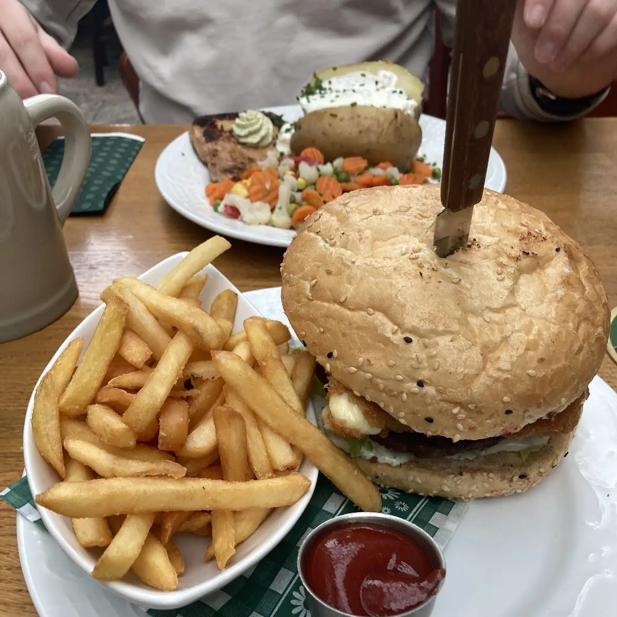 Kugel Burger Inkl Pommes