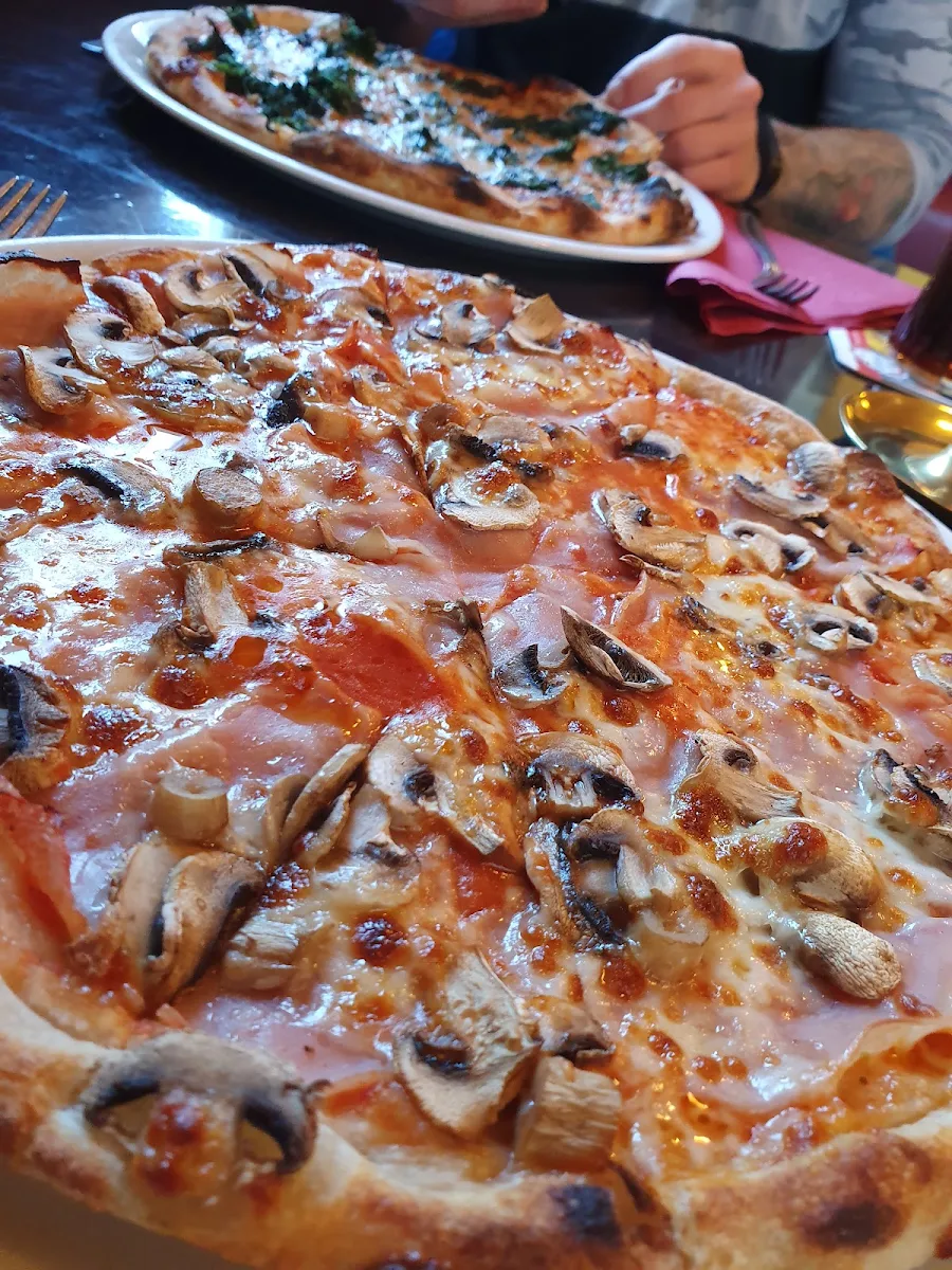 Pizza Regina