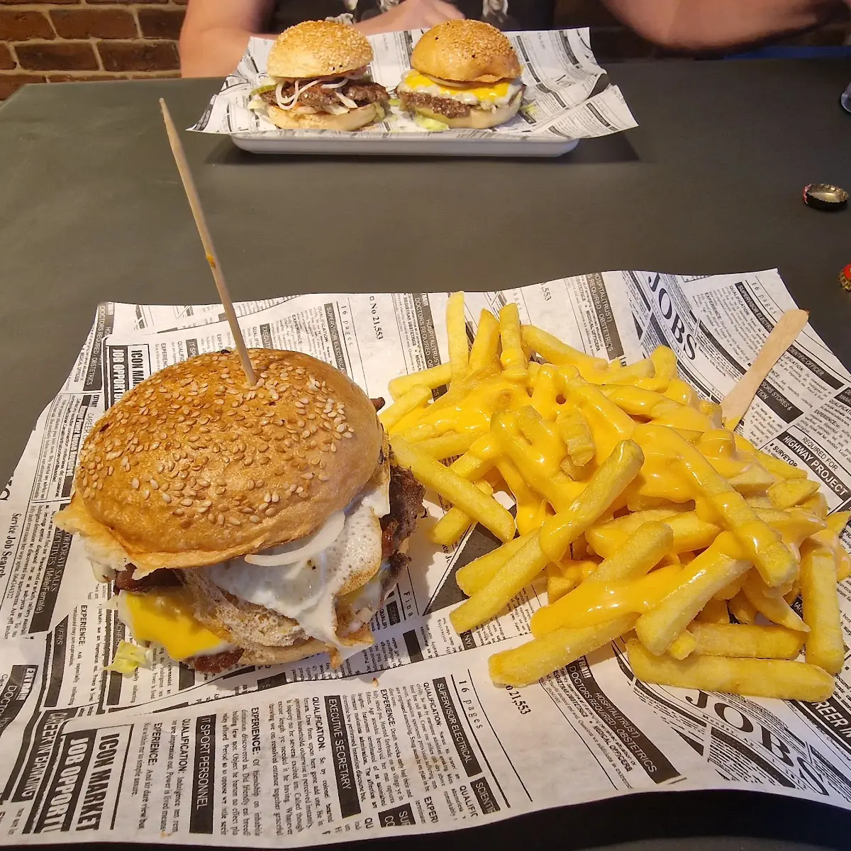 Bacon-cheese Burger Mit Cheesepommes
