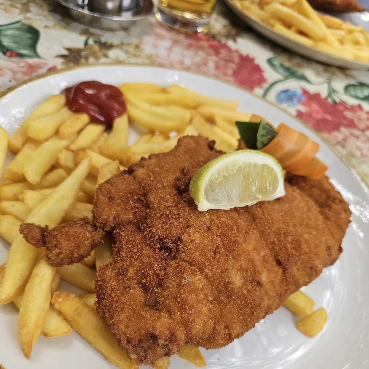 Wiener Schnitzel Con Patatine Fritte