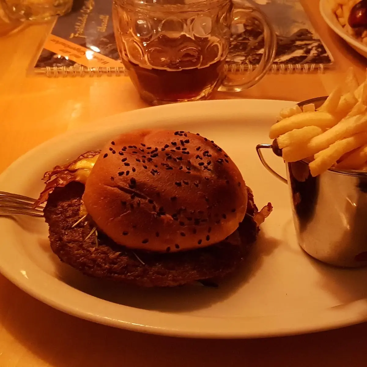Stadtbräu Cheeseburger