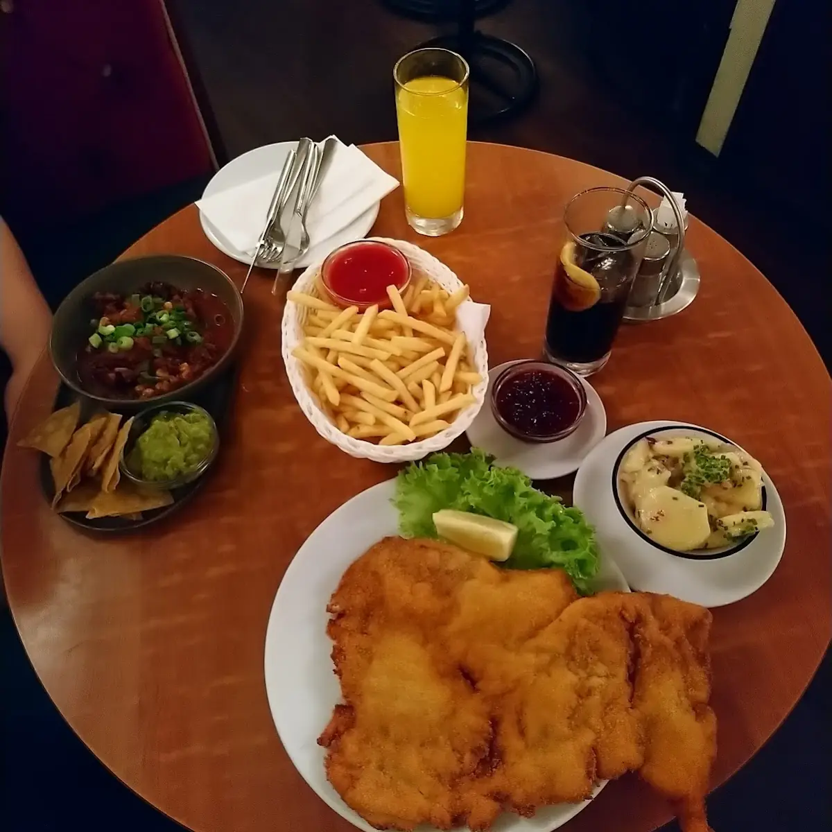 Wiener Schnitzel Und Chili Sin Carne