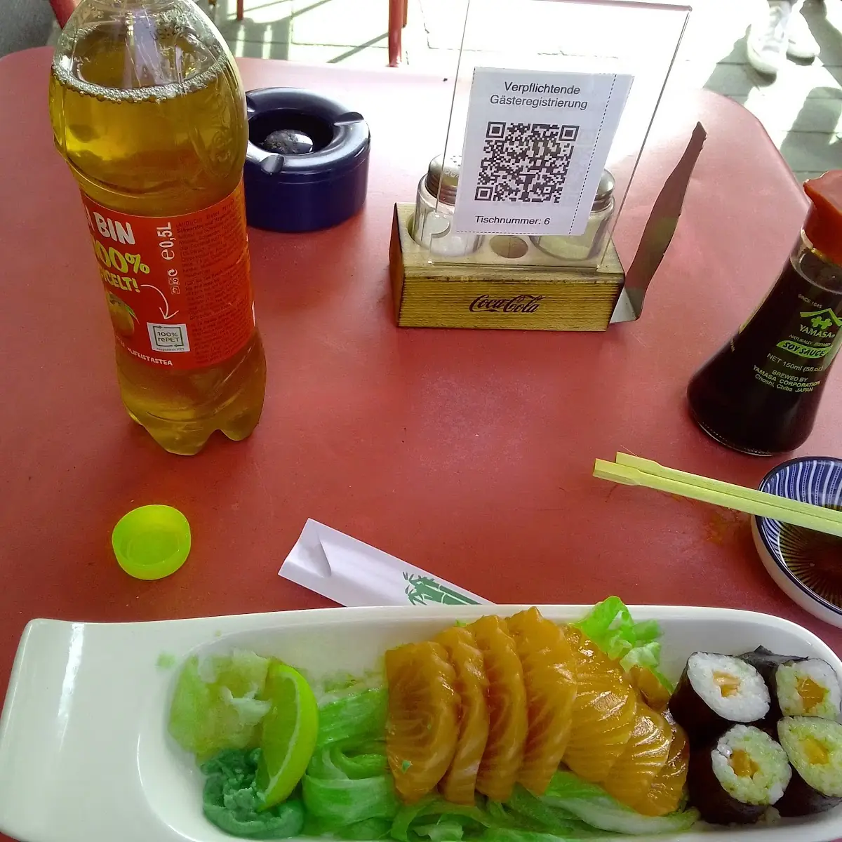 Small Sashimi and Six Sake Makis