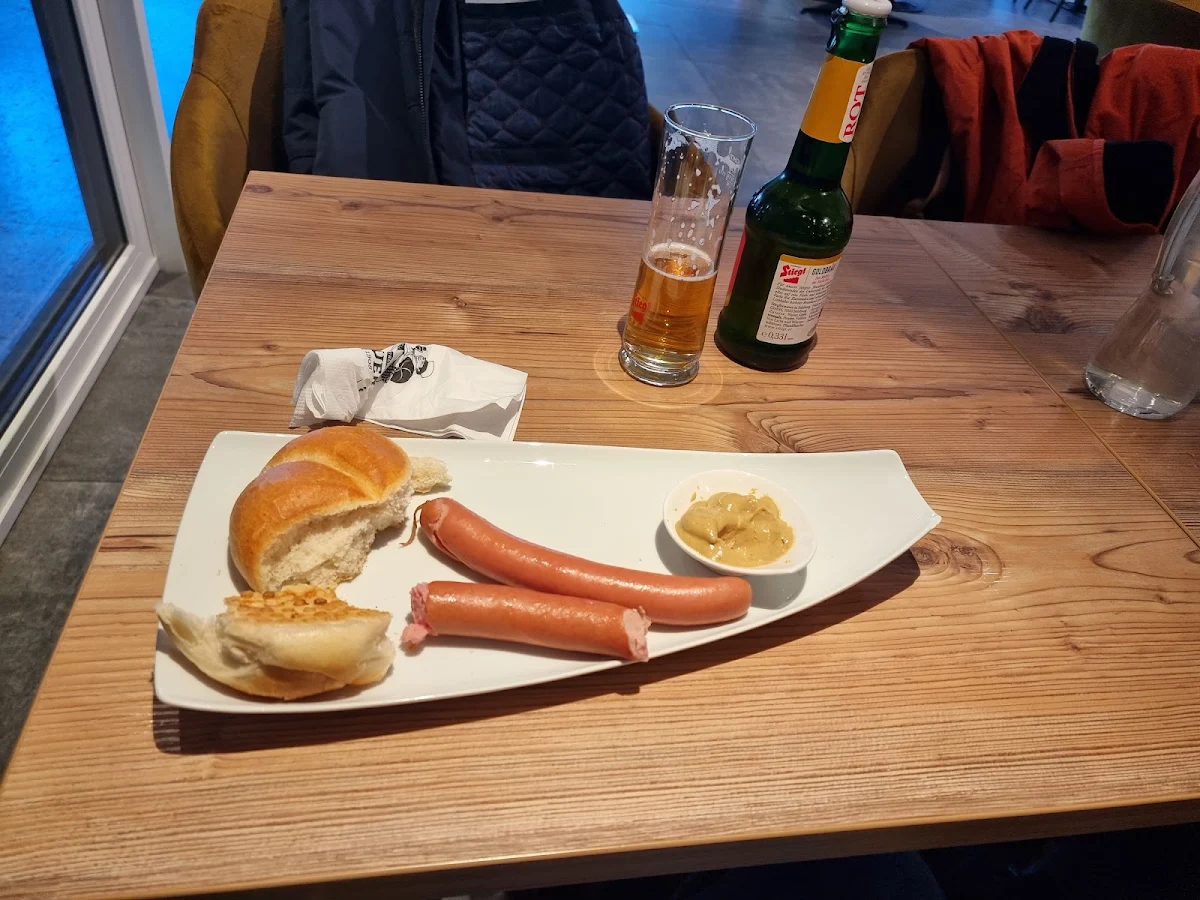 Frankfurter Mit Senf Und Semmel