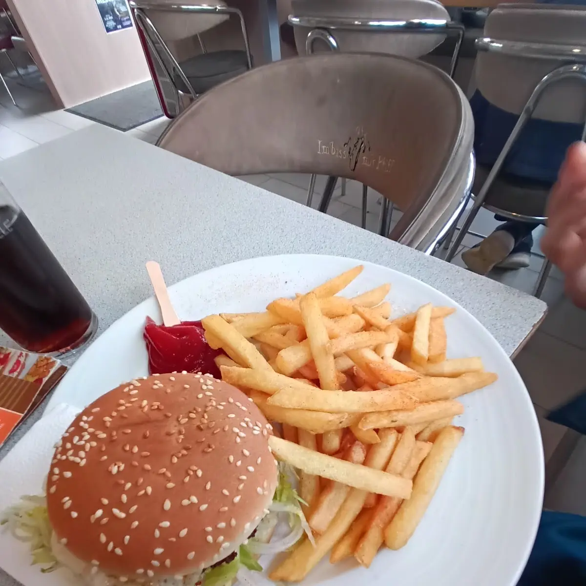 Cheesburger Mit Pommes