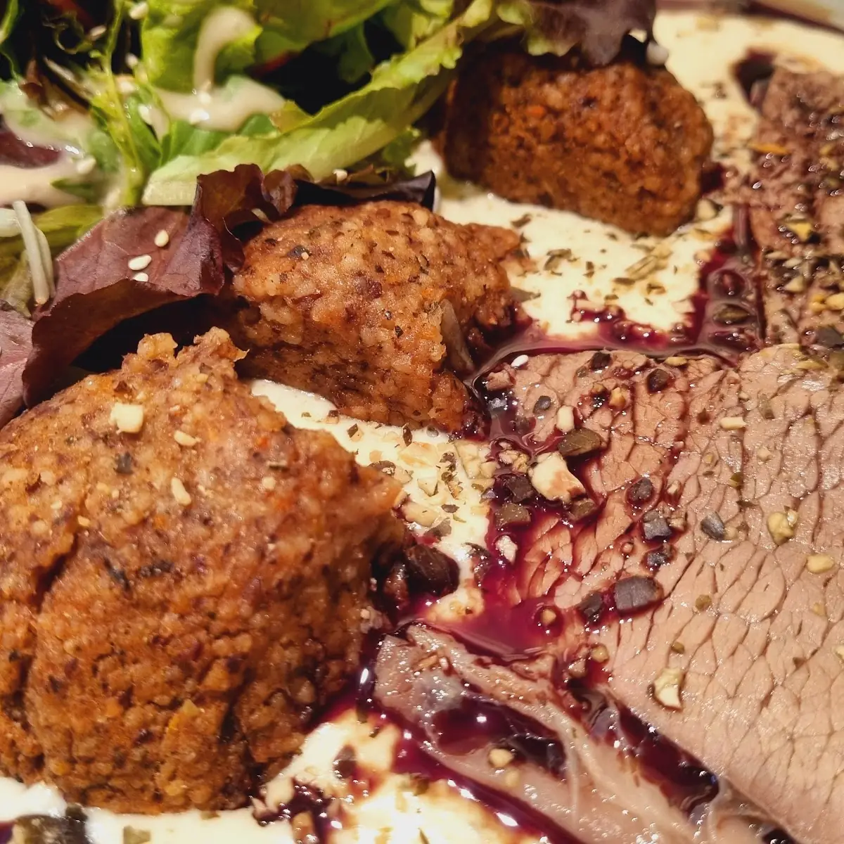 Steirische Käferbohnenknödel Auf Krensauce Mit Gekochtem Rindfleisch
