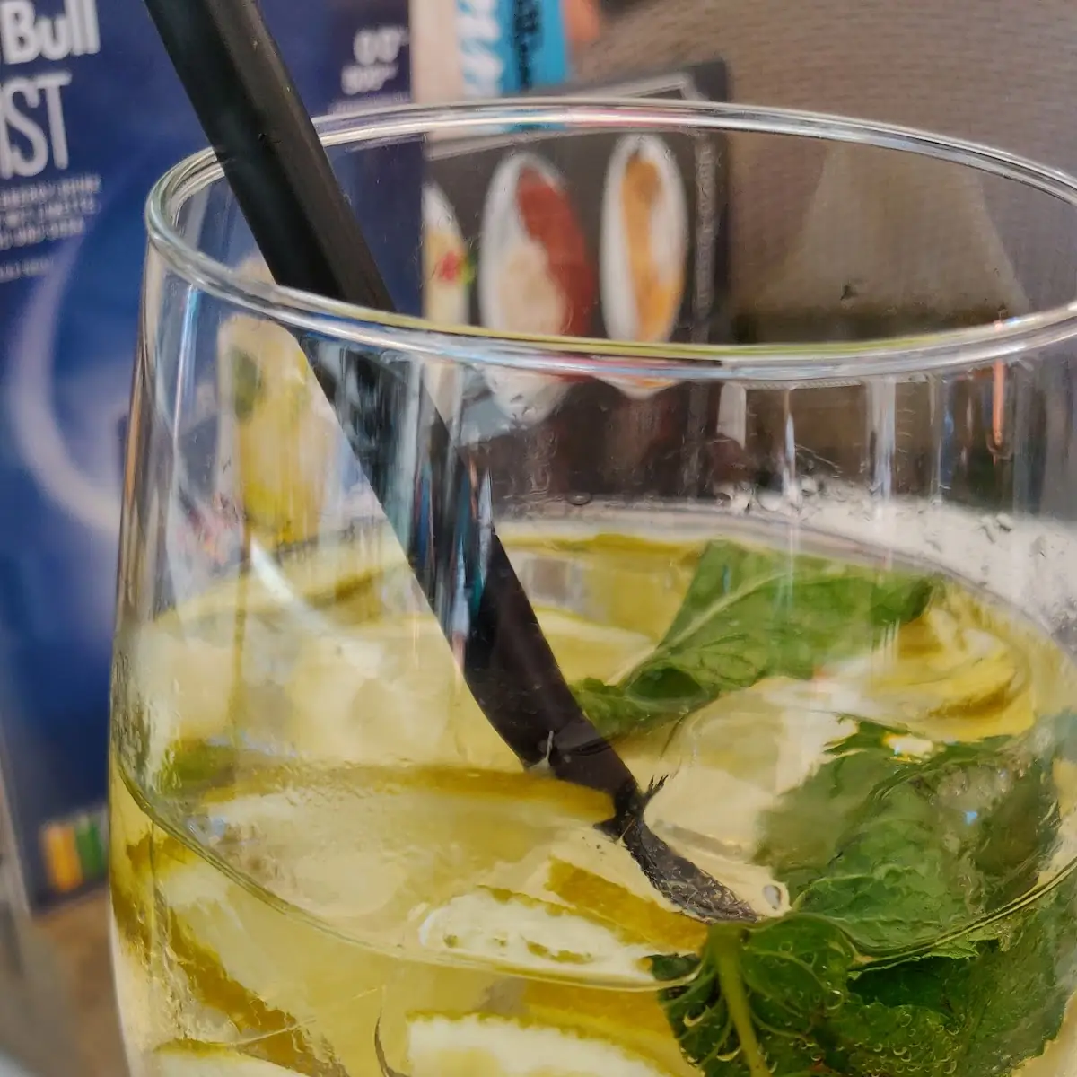 Sommerspritzer Liebevoll Serviert