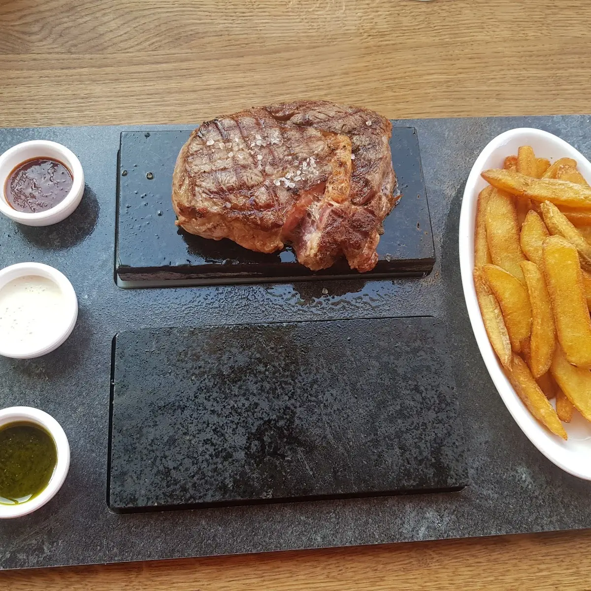 Argentinisches Filetsteak Mit Grillgemüse Und Housefries Extra Ofenkartoffel Mit Sour Cream