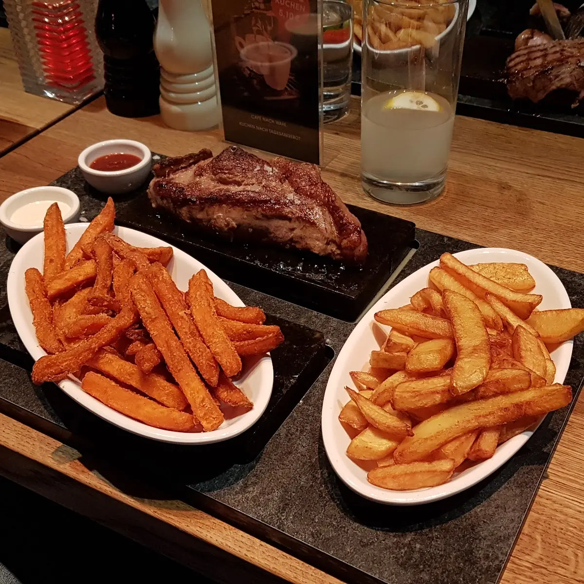 Us Prime New York Strip 300g Mit House Fries Und Sweet Potato Fries