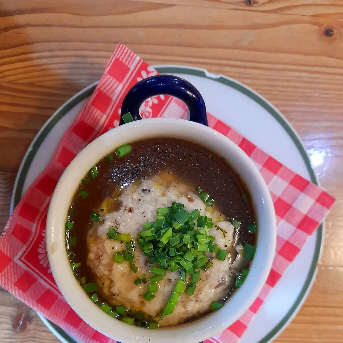 Speckknödlsuppn