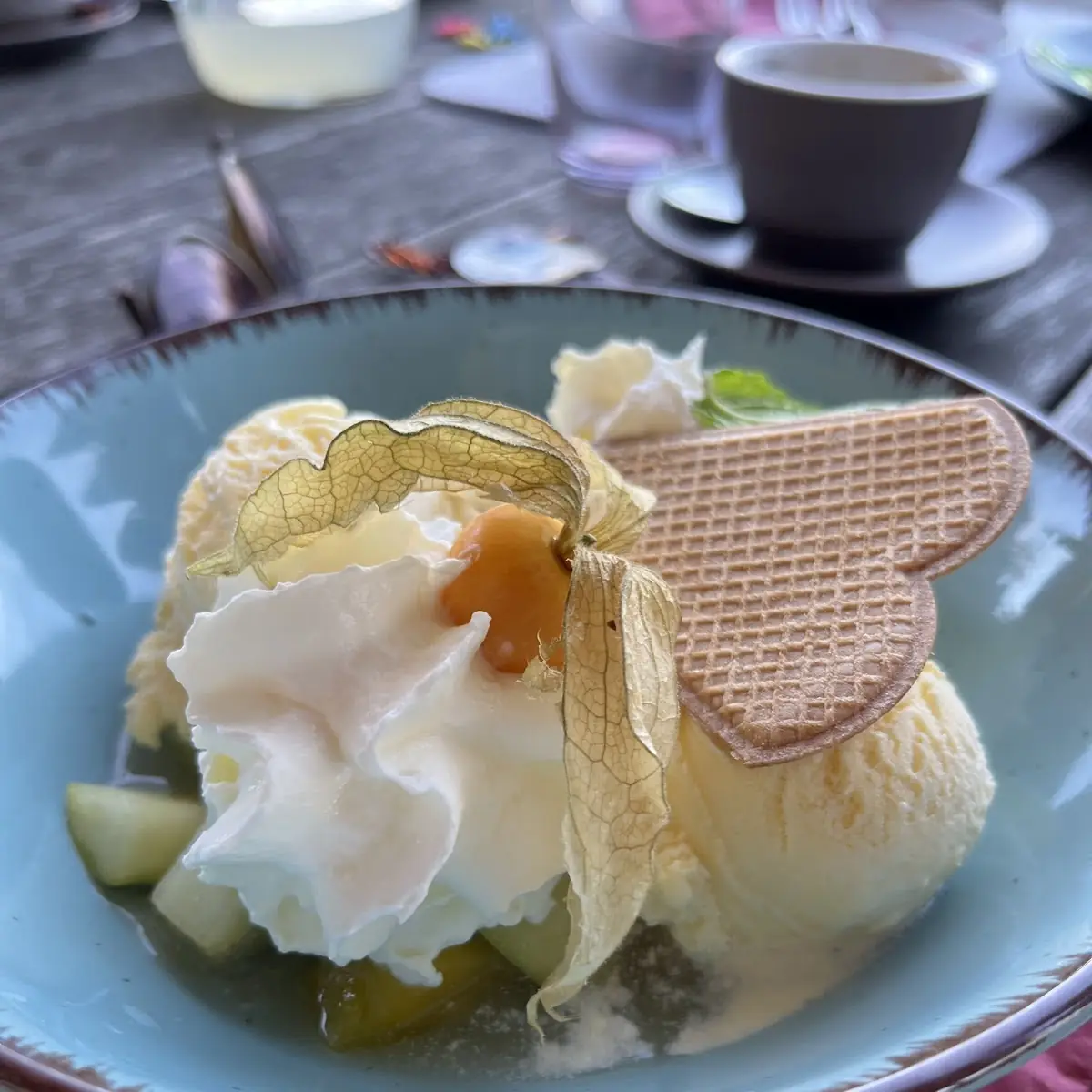 Vanilleeis Mit Frischen Früchten