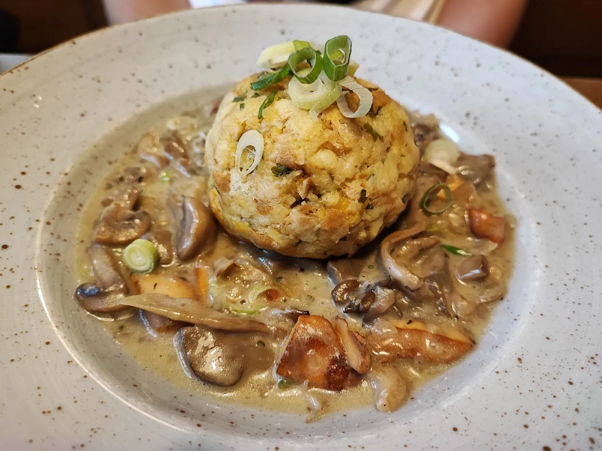 Schwammerlsouce Mit Semmelknödel