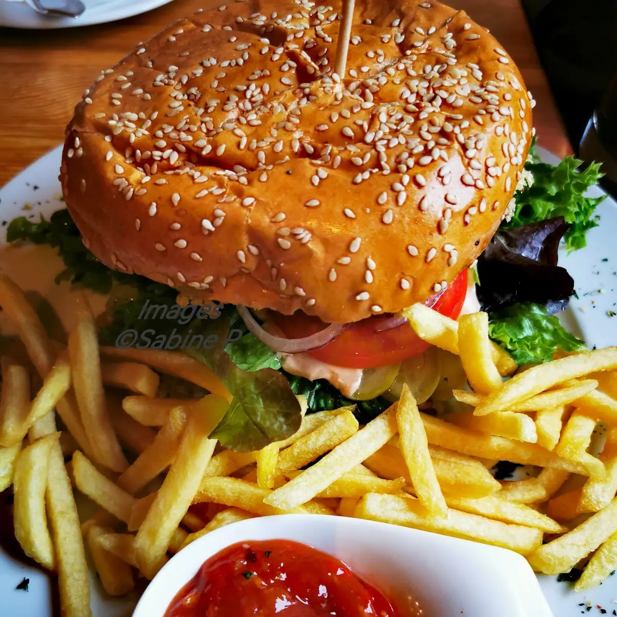 Doppelburger Mit Pommes