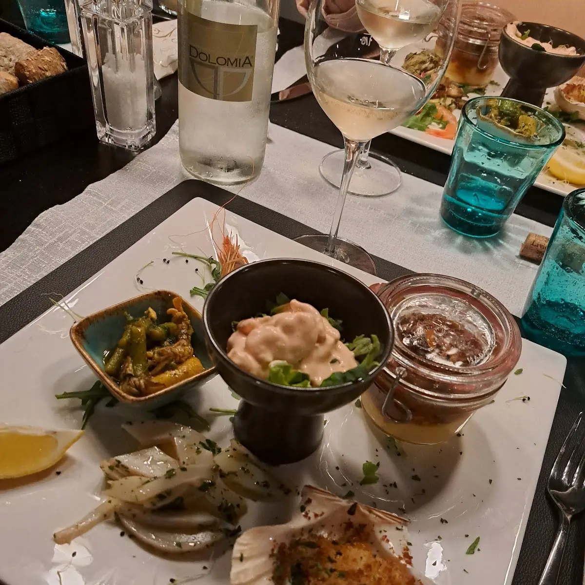 Antipasto Di Pesce Caldo E Freddo Della Casa