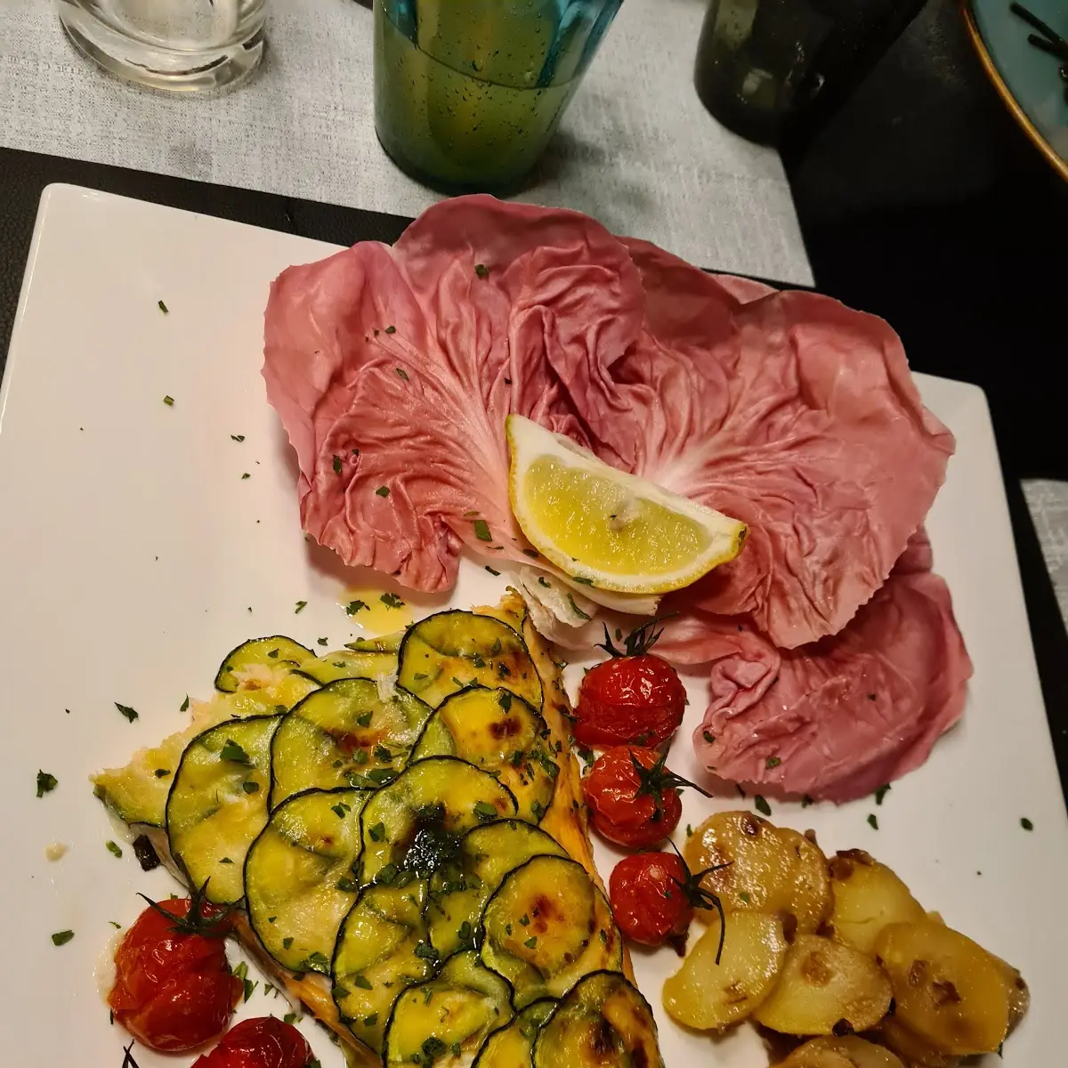 Lachs Mit Zucchinihaube Und Kartoffeln