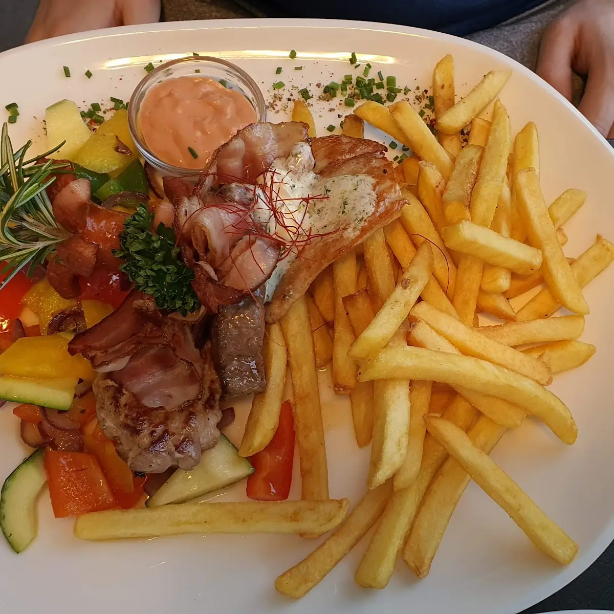 Allerlei Steak Lamm Schwein Und A Würstchen