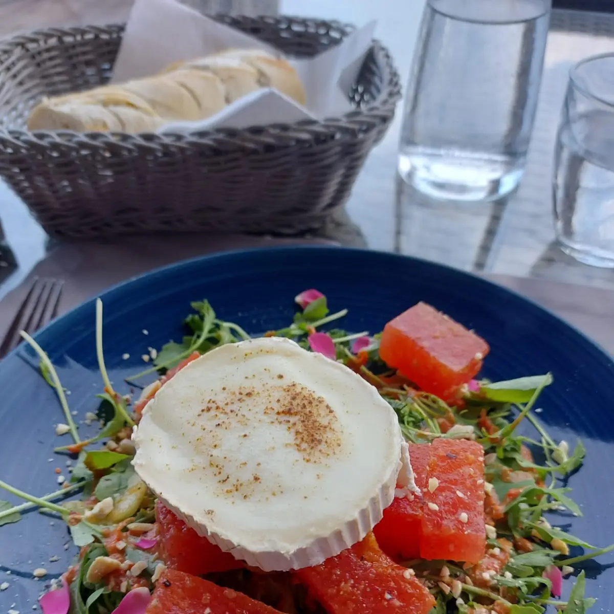 Wassermelonensalat Mit Flammbierte Ziegenkäse