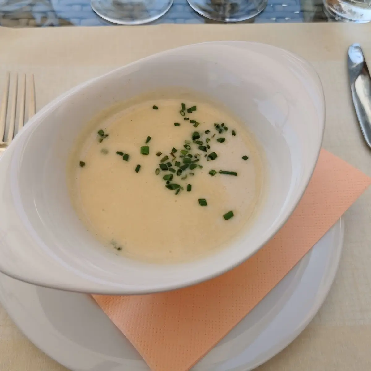 Wein-creme-suppe