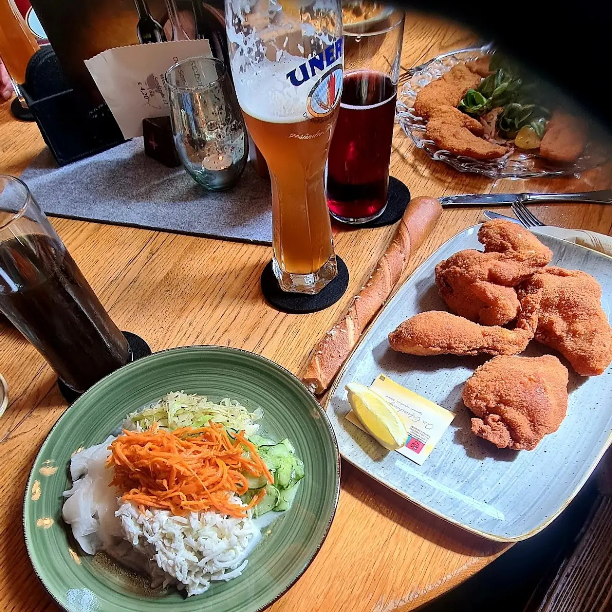 1 2 Backhendl Und Gemischter Salat Vom Buffet
