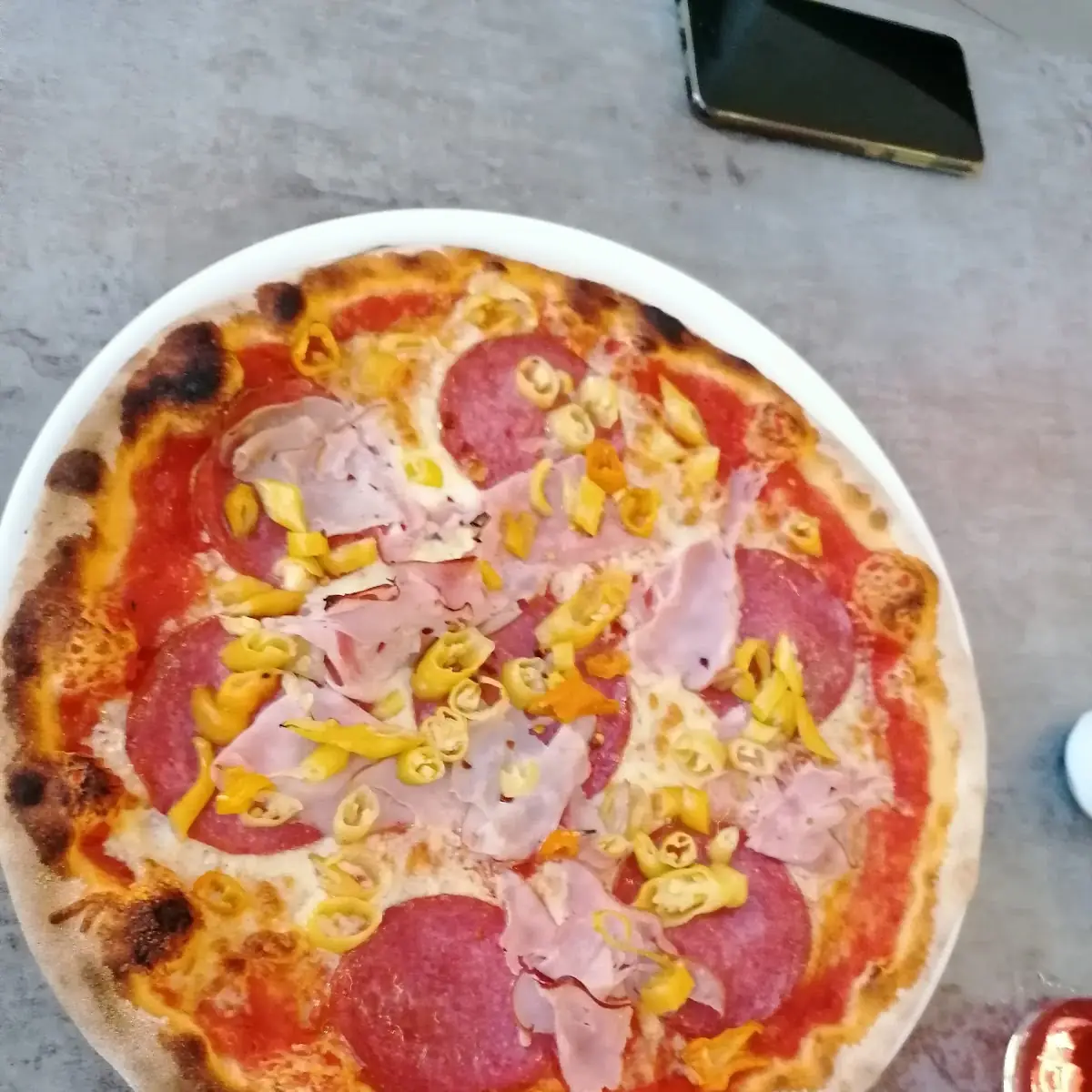 Salami Pizza