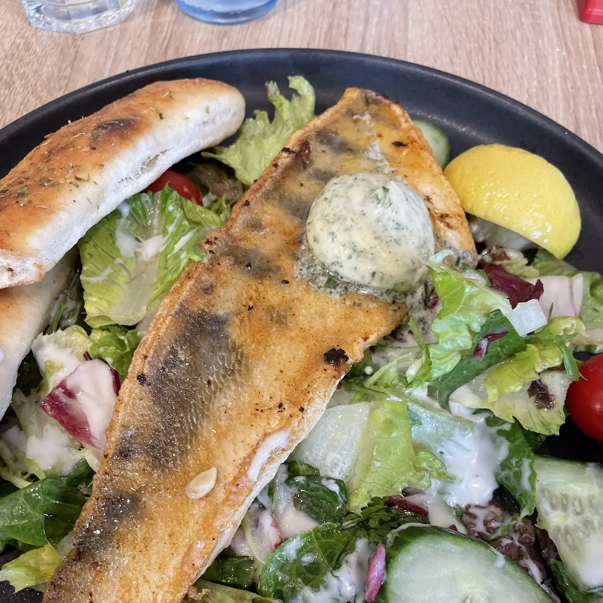 Zander Auf Blattsalat
