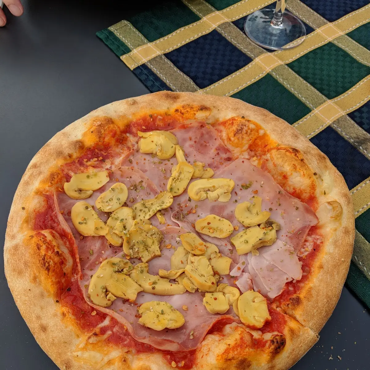 Kleine Pizza Prosciutto E Funghi