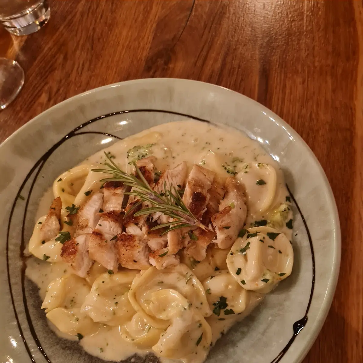 Tortellini Mit Gegrillter Hühnerbrust