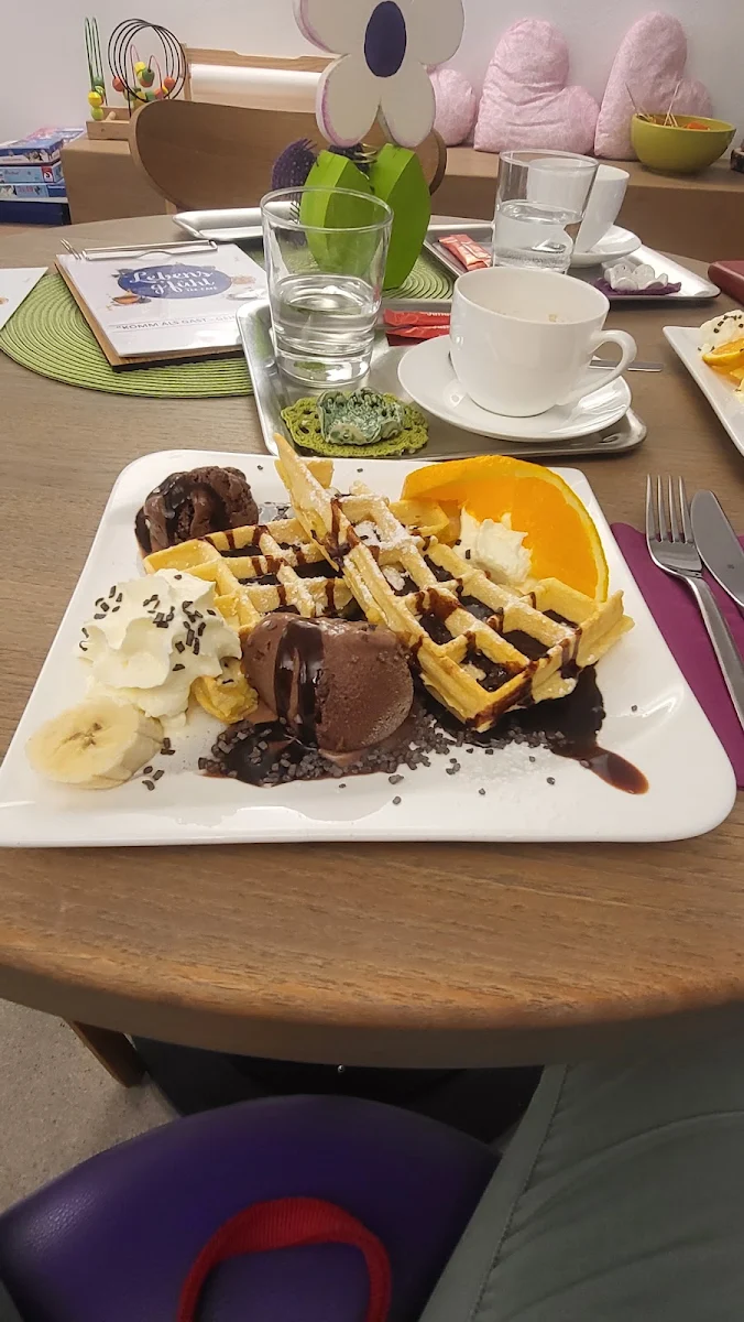 Waffeln Mit Schlag Und Schokoladeneis