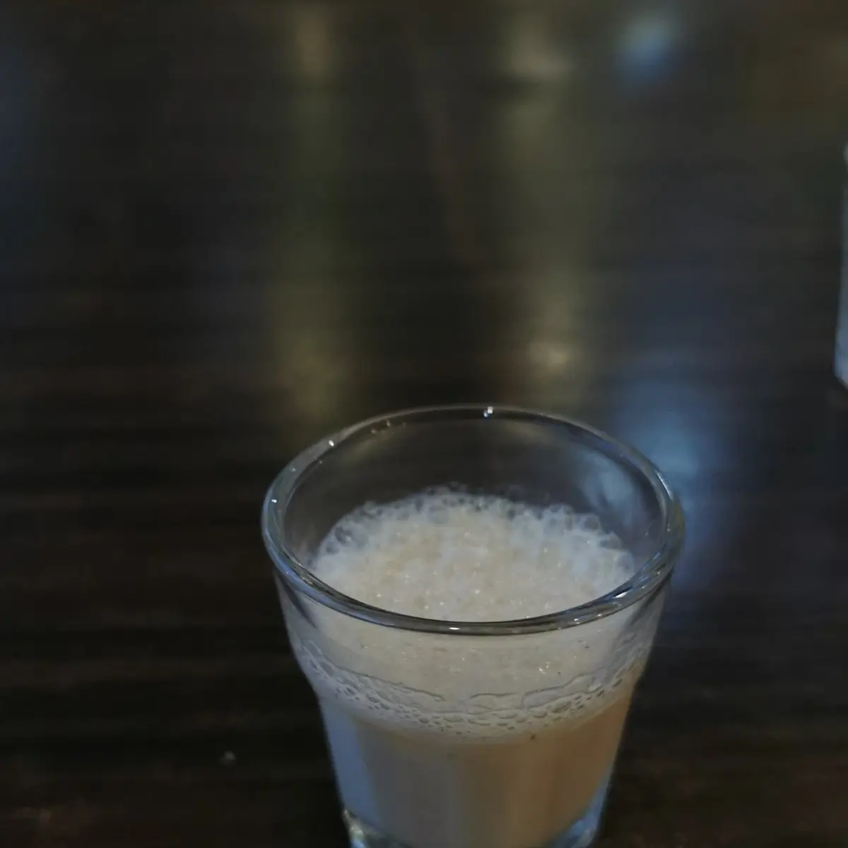 Aufgeschäumte Bananenmilch Als Alkoholfreie Alternative Klassischen Pflaumenwein