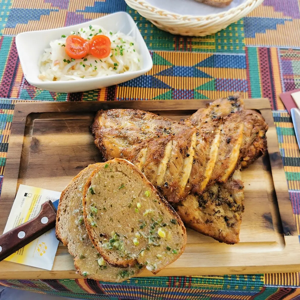 Rippelen Mit Knoblauchbrot Und Krautsalat