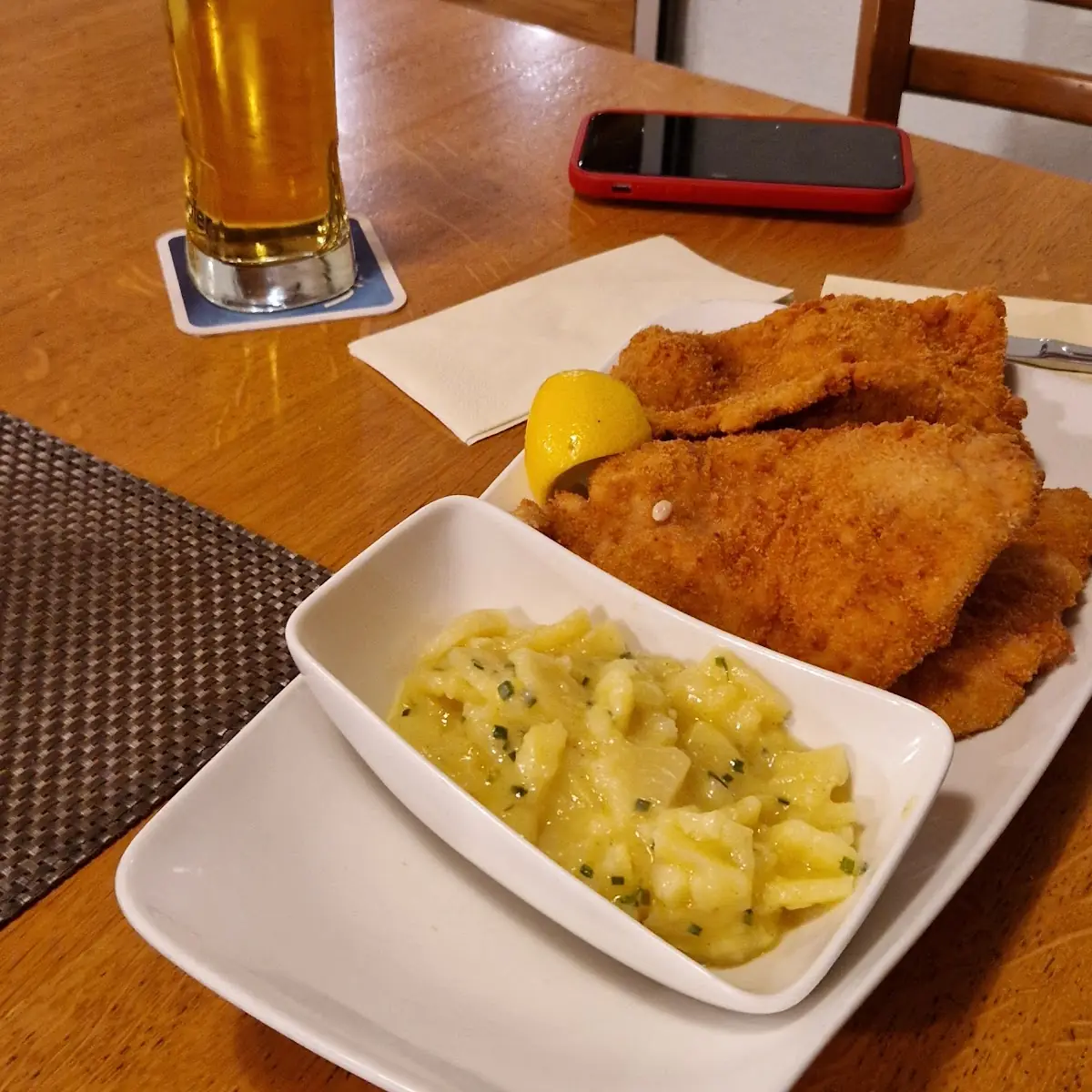 Wiener Schnitzel Mit Pommes Mittagsgericht Wochenkarte