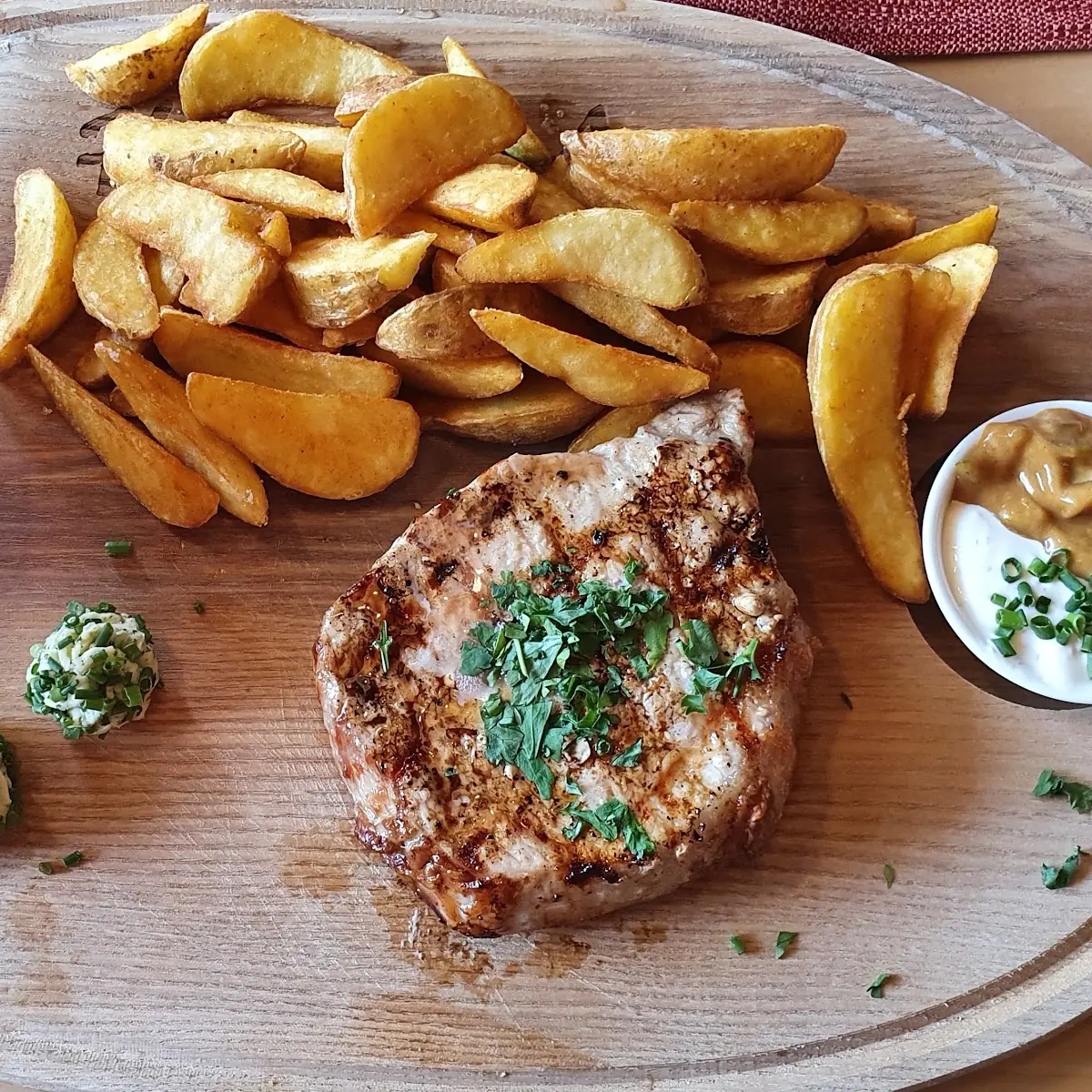 Schweinerückensteak Auf Einem Holzbrett