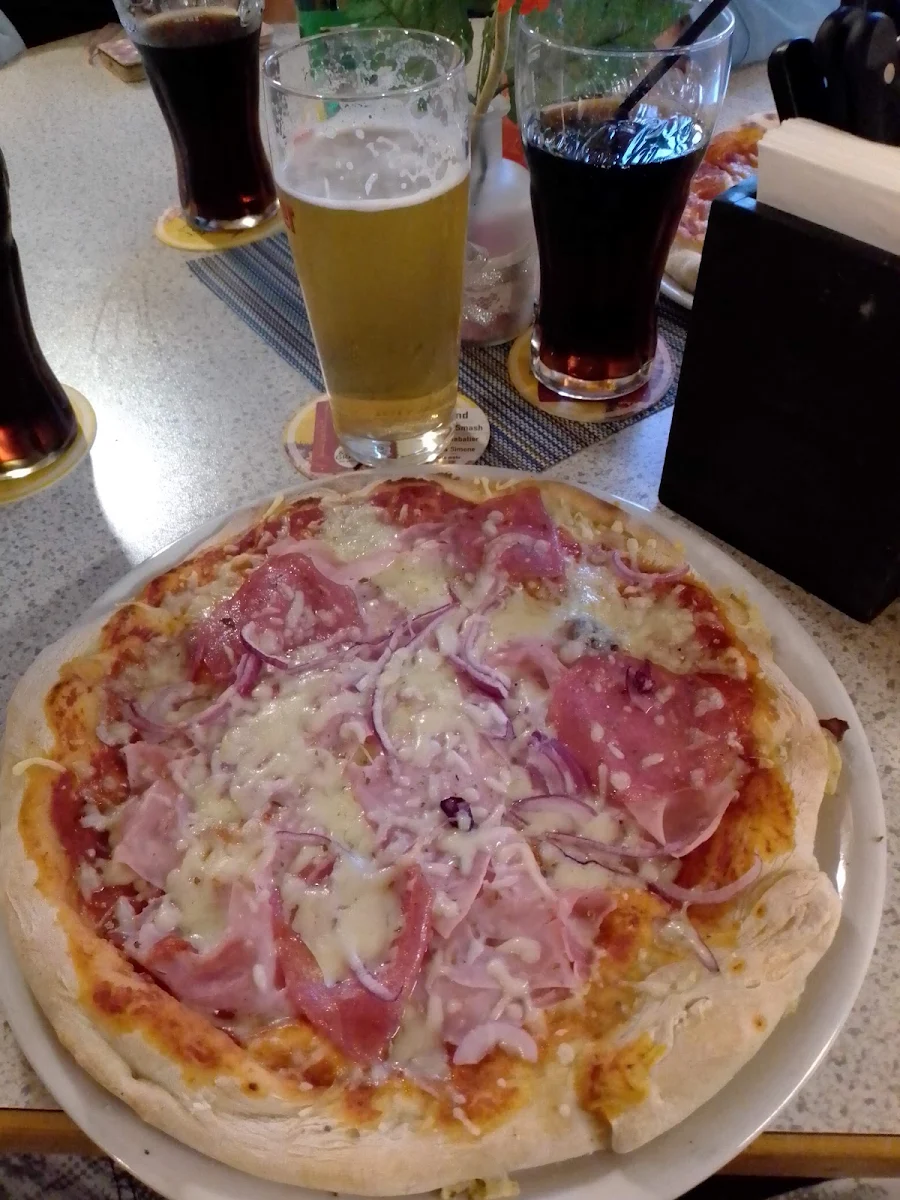 Prosciutto Salami Und Zwiebel