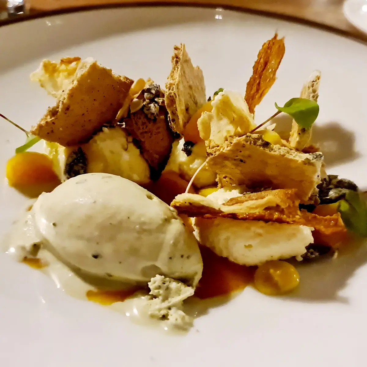 Nachspeise Mit Weißer Schokolade Eis Und Kürbiskernöl