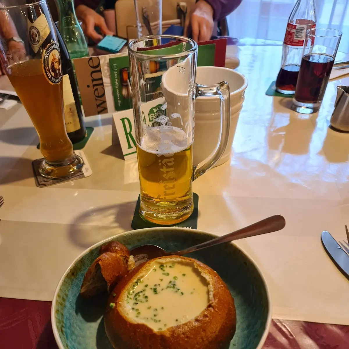 Knoblauchsuppe Im Brottopf